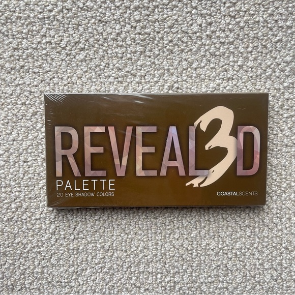 NEW - Coastal Scents Revealed 3D Eyeshadow Palette - Picture 2 of 3